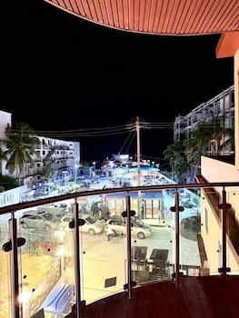 hotel sea queen suite and golf cart rental