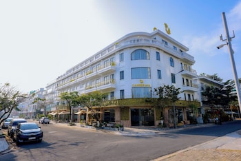 Cannes Hotel,,3 star
