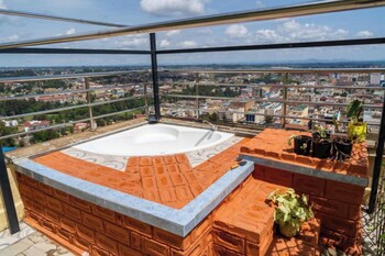 villaroma furnished penthouse suites