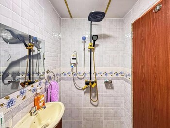 villaroma furnished penthouse suites