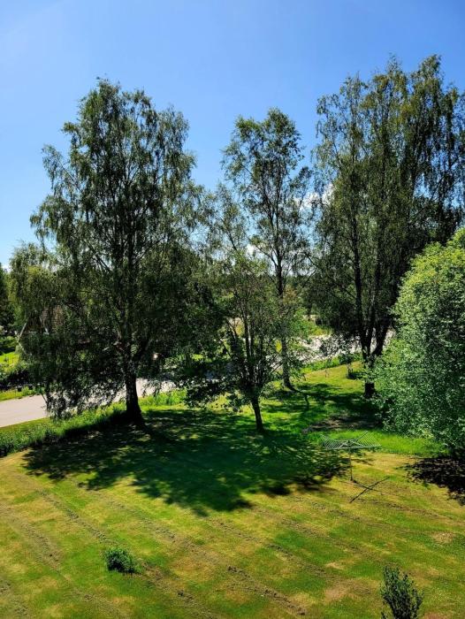 charming 2 bedroom apartment in rejmyre with garden view
