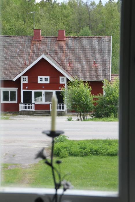 charming 2 bedroom apartment in rejmyre with garden view