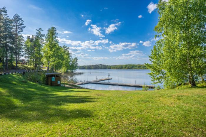 charming 2 bedroom apartment in rejmyre with garden view