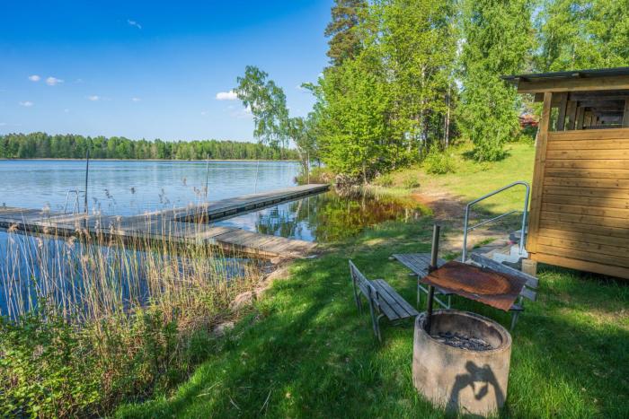 charming 2 bedroom apartment in rejmyre with garden view