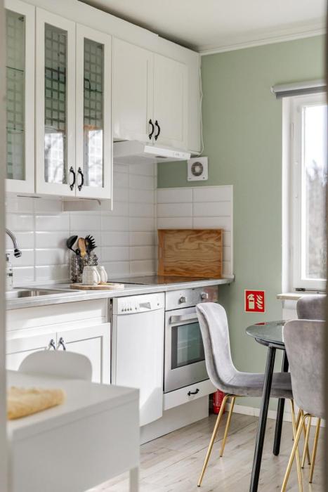 charming 2 bedroom apartment in rejmyre with garden view