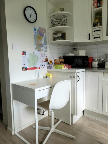 charming 2 bedroom apartment in rejmyre with garden view