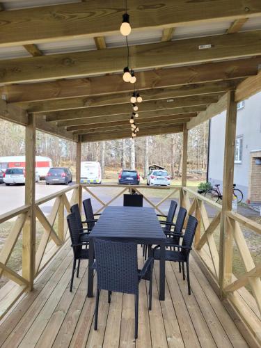charming 2 bedroom apartment in rejmyre with garden view