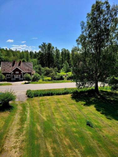 charming 2 bedroom apartment in rejmyre with garden view