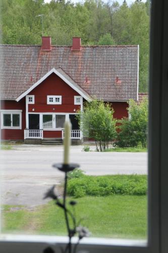 charming 2 bedroom apartment in rejmyre with garden view