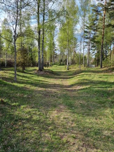 charming 2 bedroom apartment in rejmyre with garden view