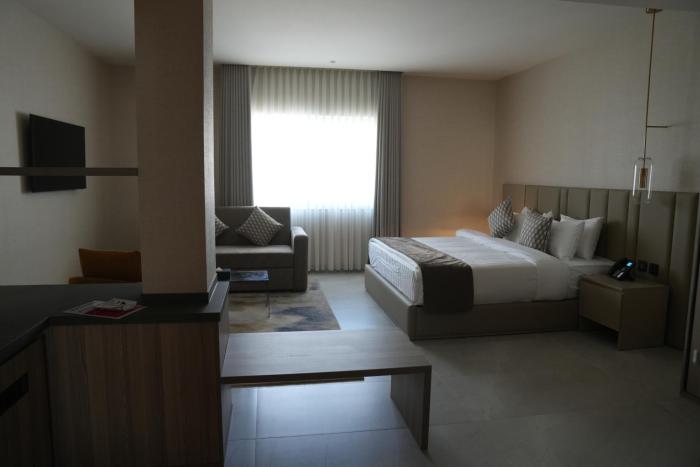 golden suites hotel