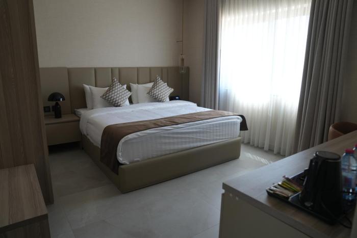golden suites hotel