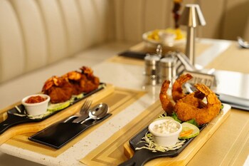 marcopolo hotel and suites