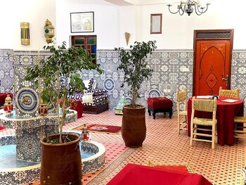 riad la joie
