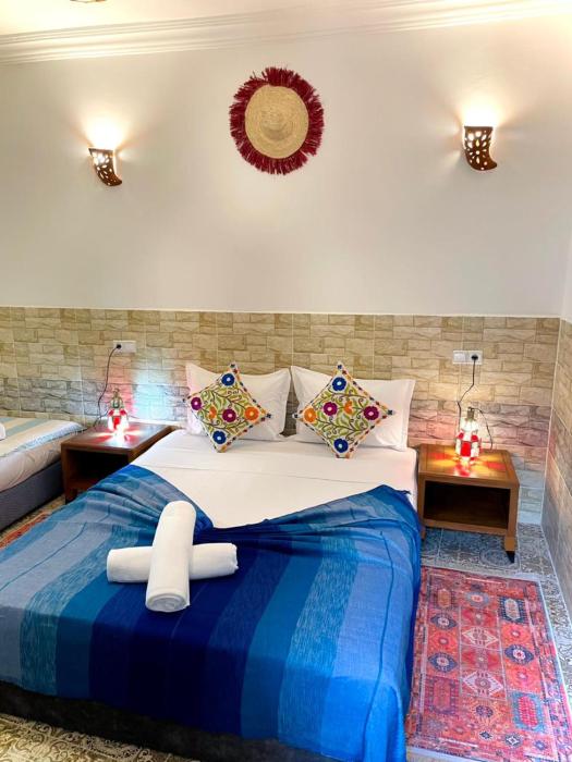 riad la joie