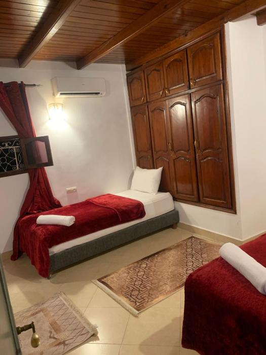 riad la joie