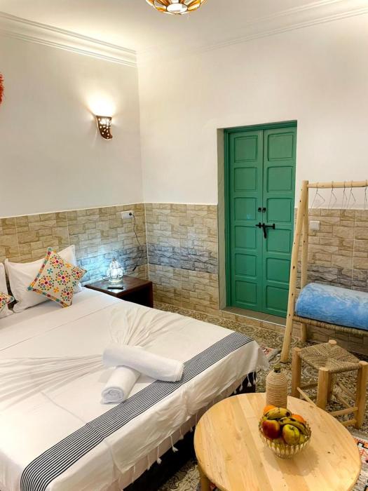 riad la joie