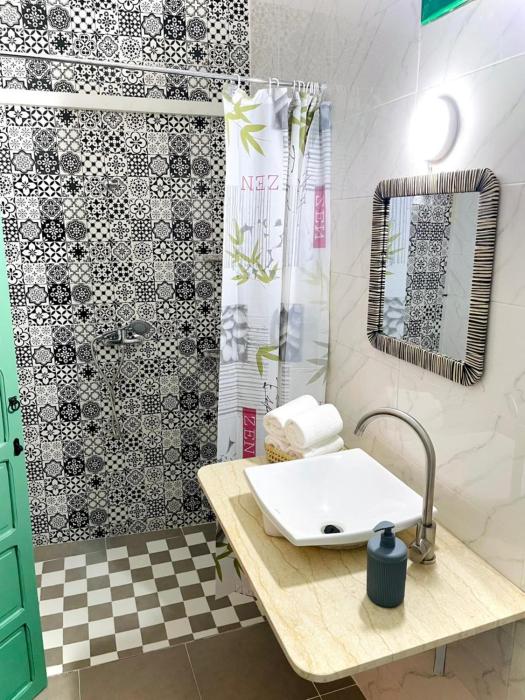 riad la joie