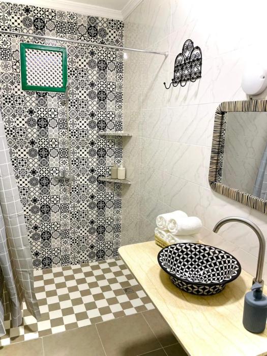 riad la joie