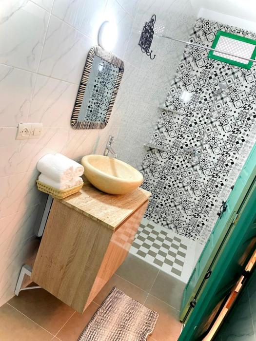 riad la joie