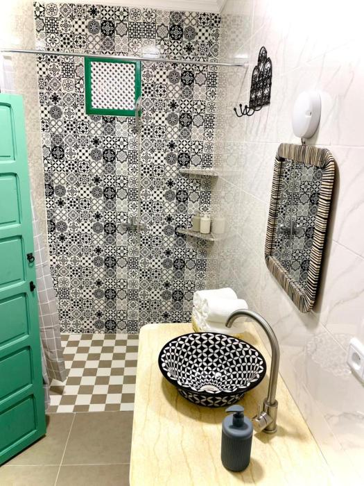 riad la joie