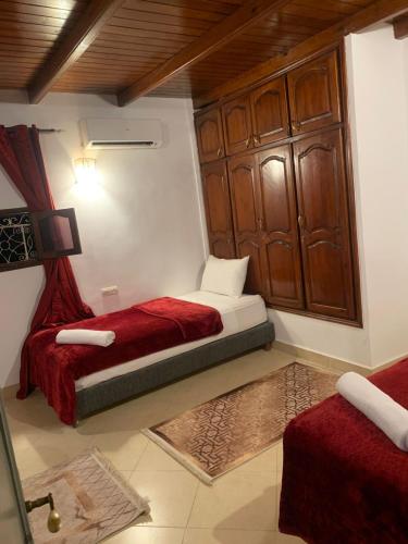 riad la joie