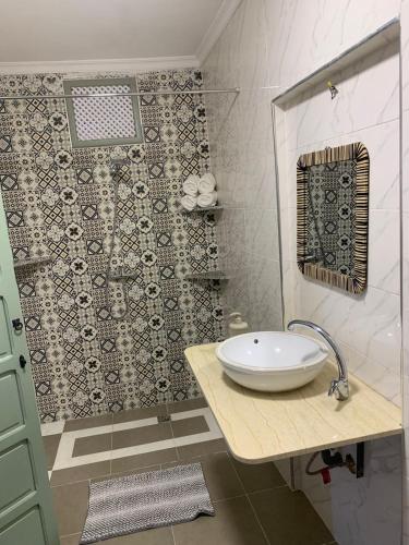 riad la joie