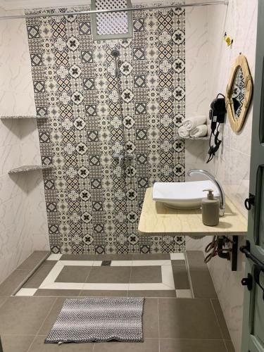 riad la joie
