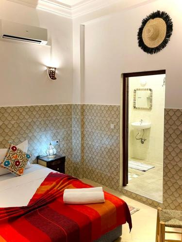 riad la joie