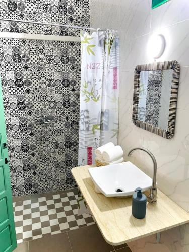riad la joie