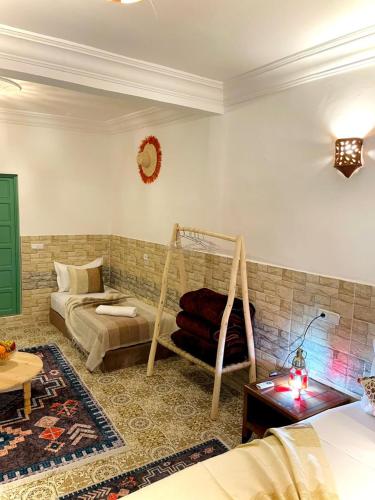 riad la joie