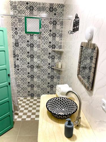 riad la joie