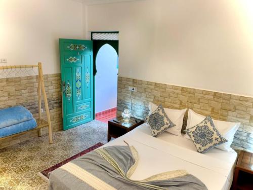 riad la joie