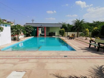 Palm Farmhouse Resort & Swimming Pool,,3 star