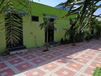 palm farmhouse resort and swimming pool