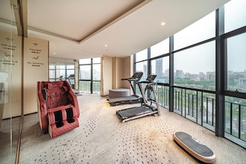 trendy romantic maxscreen hotel