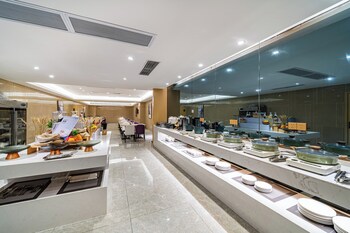 trendy romantic maxscreen hotel