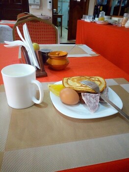 Becca Hotel Meru,,3 star