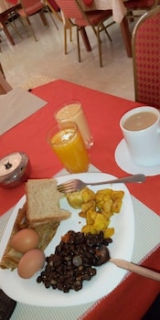 Becca Hotel Meru,,3 star