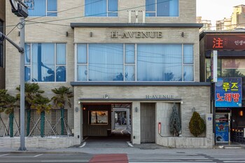 h avenue hotel