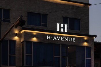 h avenue hotel