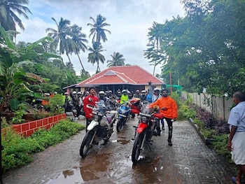 Essaar Punnot Farmstay Resort,,2 star