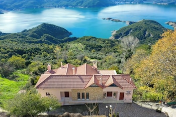 lake kremasta hotel