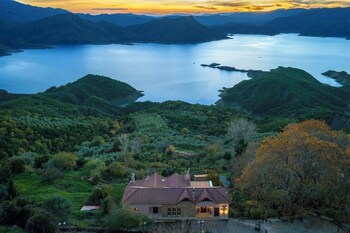 lake kremasta hotel