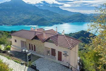 lake kremasta hotel