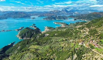 lake kremasta hotel