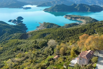 lake kremasta hotel