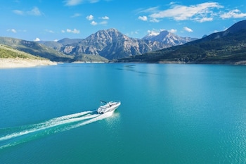 lake kremasta hotel