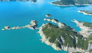 lake kremasta hotel