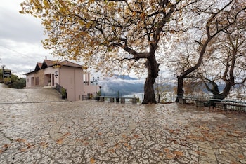 lake kremasta hotel